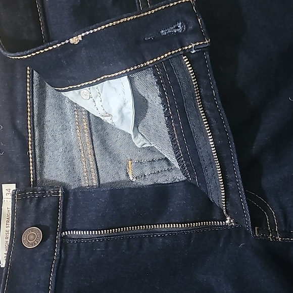 Levi High Rise Straight Leg Jeans (worn once!) - Picture 6 of 7